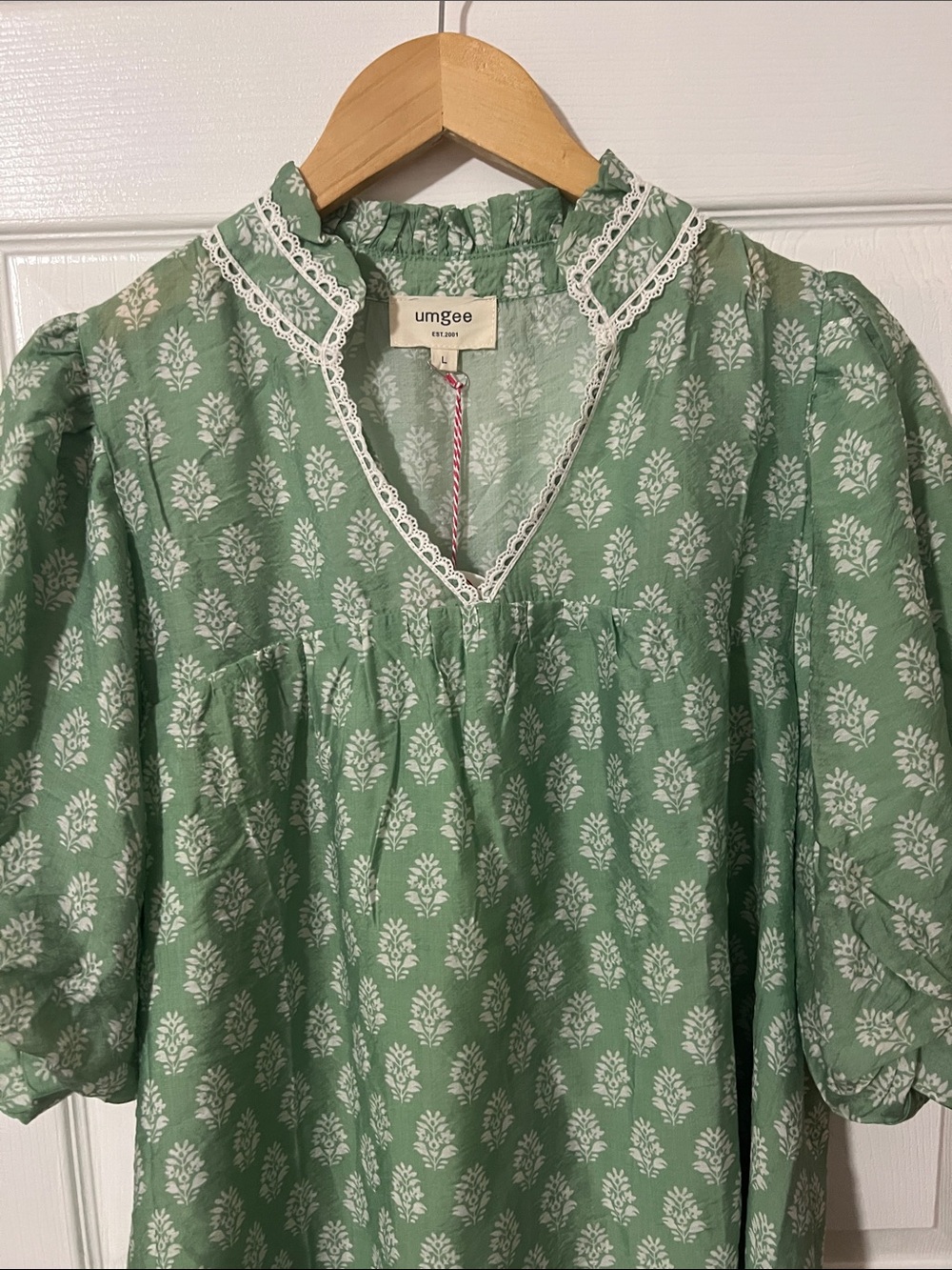 NWT Umgee Green Floral Blouse with White Lace Trim Large - Picture 2 of 14